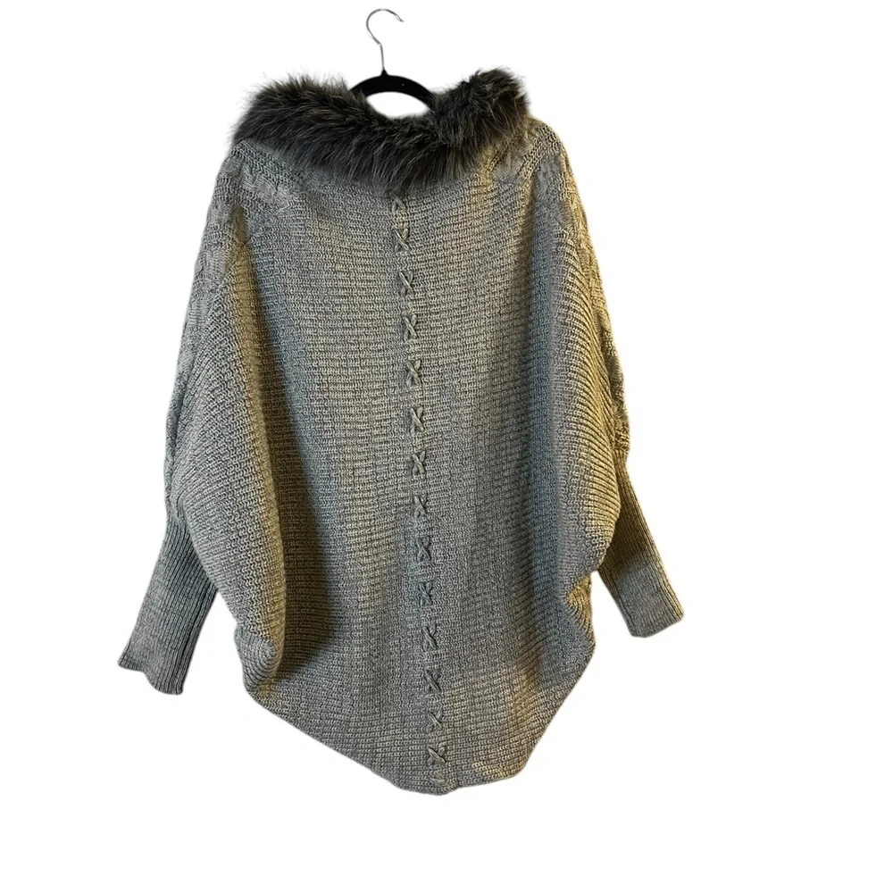 SHE & SKY Oatmeal Cable Knit Dolman Sleeve Open Sweater w/ Faux Fur Trim, OS - Picture 3 of 6